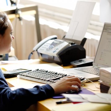 Sending a fax online